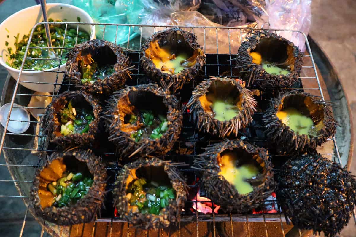 Ăn thử hải sản nướng bán rong trên bờ biển Phan Thiết thơ mộng 6