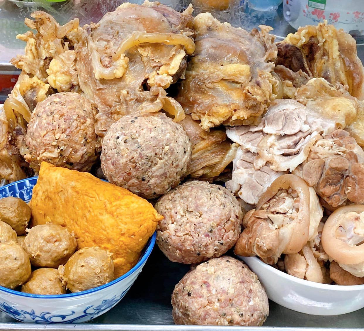 Xuýt xoa với tô Bún bò Huế Huỳnh Châu cực chất lượng ở Cần Thơ 4